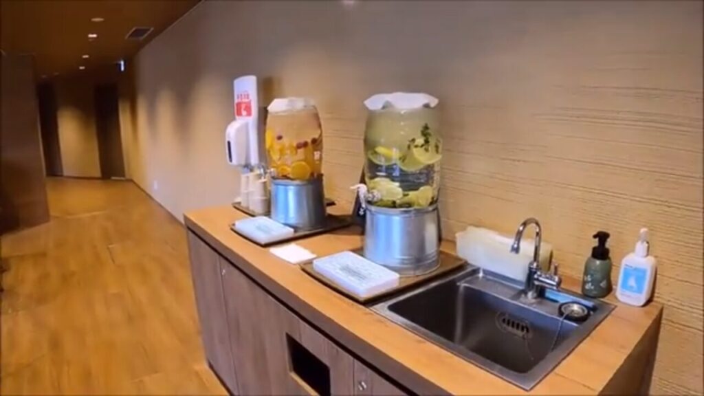 箱根ゆとわのラウンジにあるフリードリンクコーナー