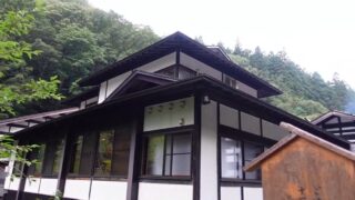 群馬県みなかみ町の法師温泉 長寿館の外観