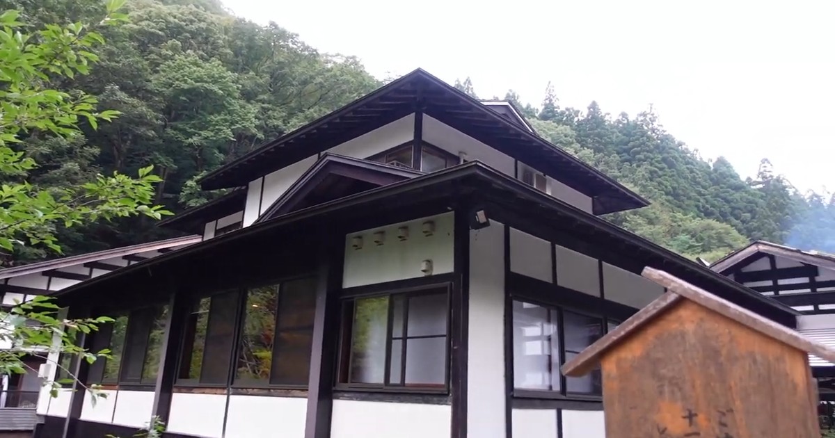 群馬県みなかみ町の法師温泉 長寿館の外観