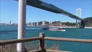 門司側から見た関門橋と関門海峡