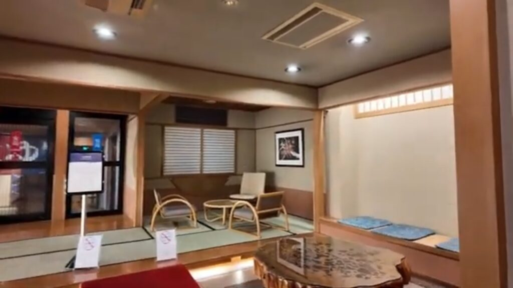 うぶや館内の和の雰囲気があるラウンジ