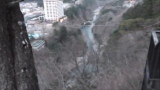 楯岩展望台へ向かう途中から見下ろす鬼怒楯岩大吊橋
