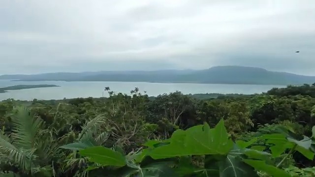 小浜島の高所から眺めた島内と海の景色