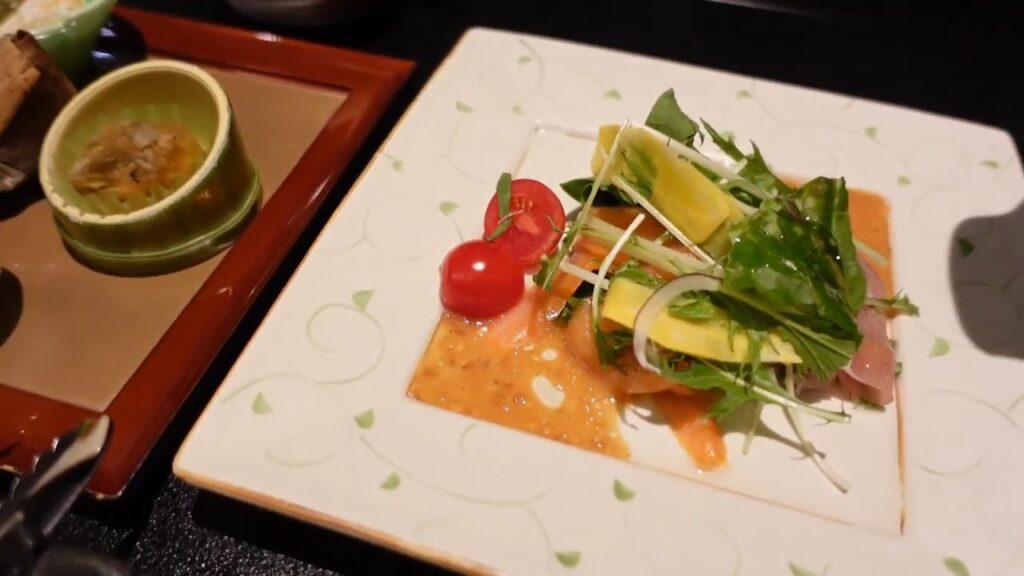 万座亭の夕食に出た魚料理と前菜