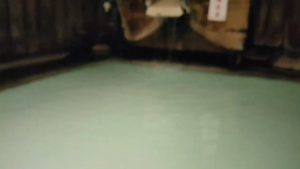 万座亭の白く濁った乳白色の温泉