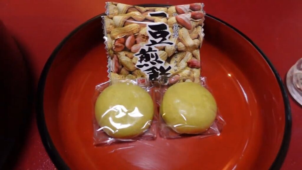 万座亭の客室に用意されていた茶菓子
