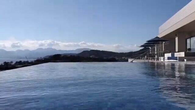 大磯プリンスホテルTHERMAL SPA S.WAVEのインフィニティプールと太平洋