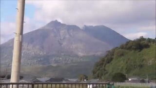 桜島港を出て近くから見た桜島