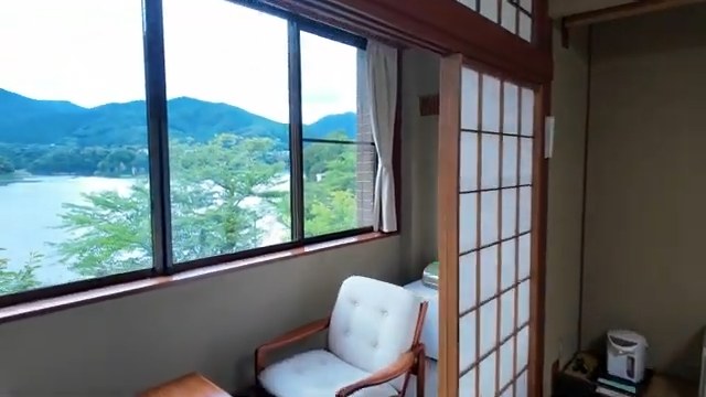 誓湖荘の客室から見える赤谷湖