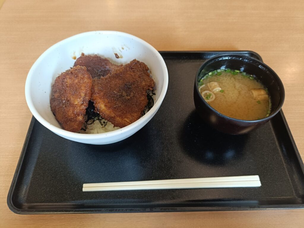 横川SAで食べたソースカツ丼と味噌汁