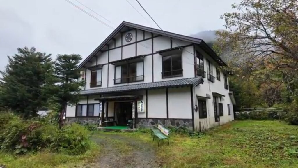 湯西川温泉の民宿やま久の外観