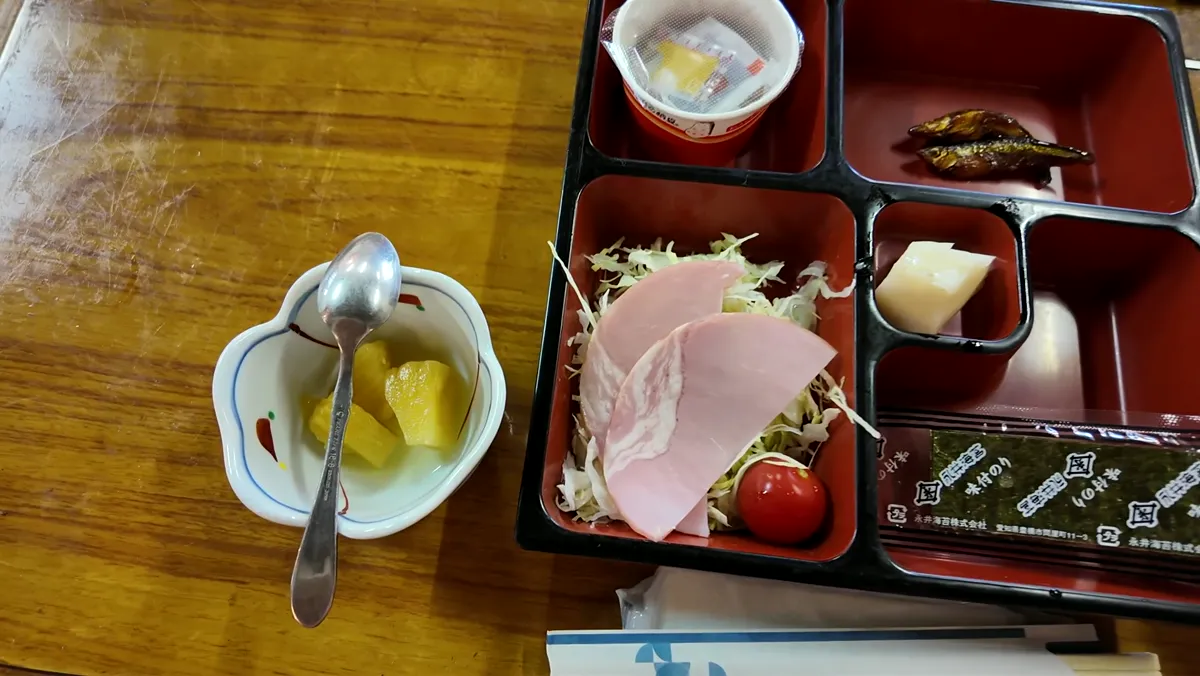 湯の花旅館の朝食のお膳